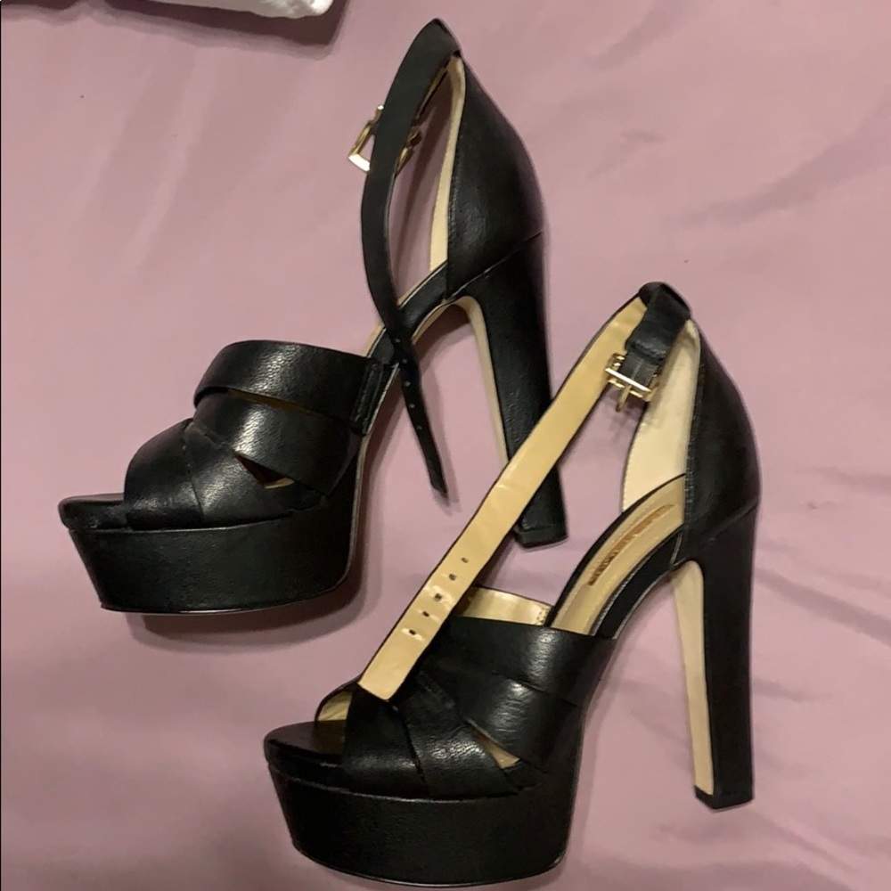 Brand new bcbg size 6 black heel